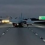 যুক্তরাষ্ট্রে চলন্ত গাড়ির ওপর আছড়ে পড়ল বিমান