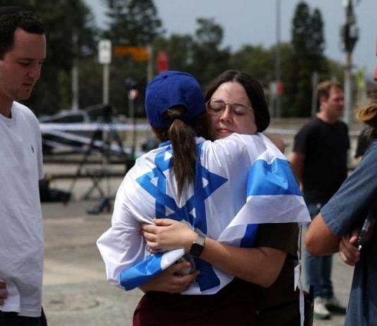 সিডনিতে বন্দুকধারীর হামলায় নিহত বেড়ে ১৬