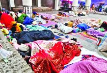 খোলা আকাশের নিচে ক্যানসার রোগী