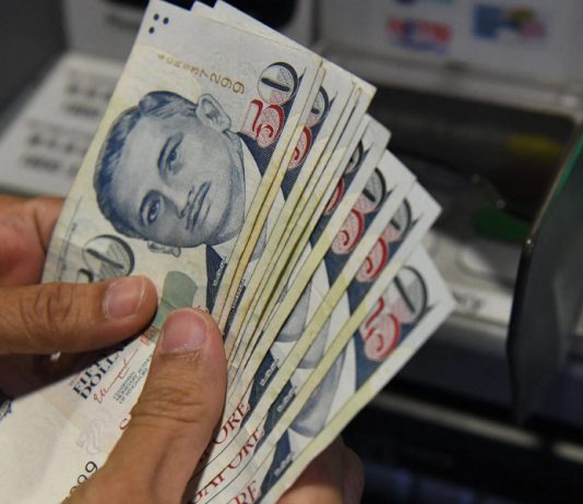 মার্কিন ডলারের তুলনায় সিঙ্গাপুর ডলার এখন শীর্ষে