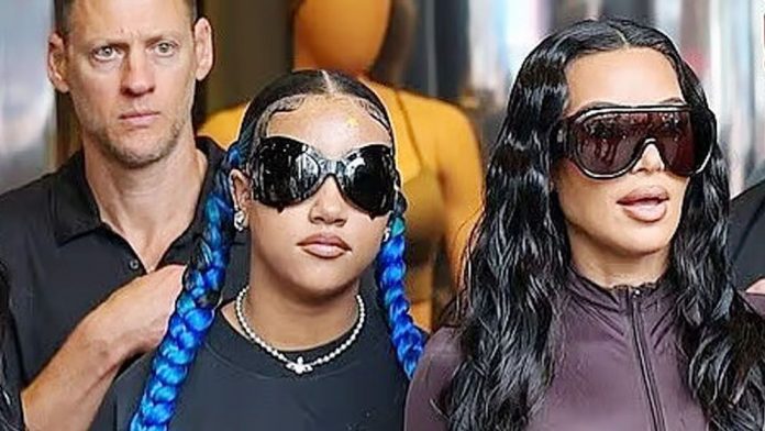 Kardashian-697a358172ff5