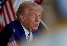 ইরানের সঙ্গে বাণিজ্য করা দেশগুলোকে শুল্ক হুমকি দিয়ে নির্বাহী আদেশ ট্রাম্পের