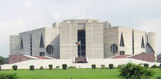 সংসদের প্রথম অধিবেশন কবে?