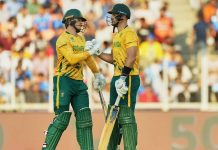 ওয়েস্ট ইন্ডিজকে গুঁড়িয়ে সেমিফাইনালে এক পা দক্ষিণ আফ্রিকার