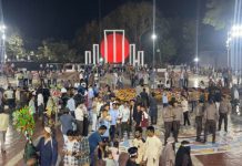 কেন্দ্রীয় শহীদ মিনারে জনতার ঢল
