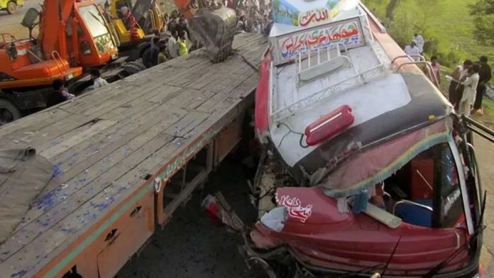 pakistan-accident-6991352b54e2c