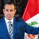 চীনা ব্যবসায়ীর সঙ্গে গোপন বৈঠক করায় ক্ষমতাচ্যুত হলেন পেরুর প্রেসিডেন্ট