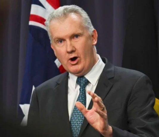 ট্যুরিস্ট ভিসায় ইরানিদের প্রবেশে অস্ট্রেলিয়ার সাময়িক নিষেধাজ্ঞা