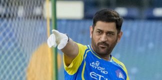 ধোনির আরো ১০ বছর খেলা চালিয়ে যাওয়া উচিত : যোগরাজ