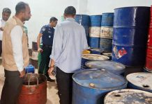 ‘পেট্রল নেই’ বলার পর গোডাউনে মিলল ১২ ড্রামভর্তি তেল, জরিমানা