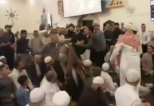 অস্ট্রেলিয়ার প্রধানমন্ত্রীকে মসজিদ থেকে বের করে দিলেন মুসল্লিরা