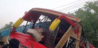 কুমিল্লায় বাসে ট্রেনের ধাক্কায় শিশু নারীসহ নিহত ১২