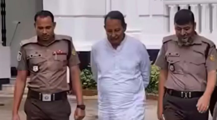 শাস্তির মুখে ইনুকে ‘টেনশন কইরেন না’ বলা সেই ২ পুলিশ সদস্য