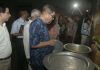 হাসপাতালে রোগীদের খাবার মুখে নিয়েই ফেলে দিলেন স্বাস্থ্যমন্ত্রী