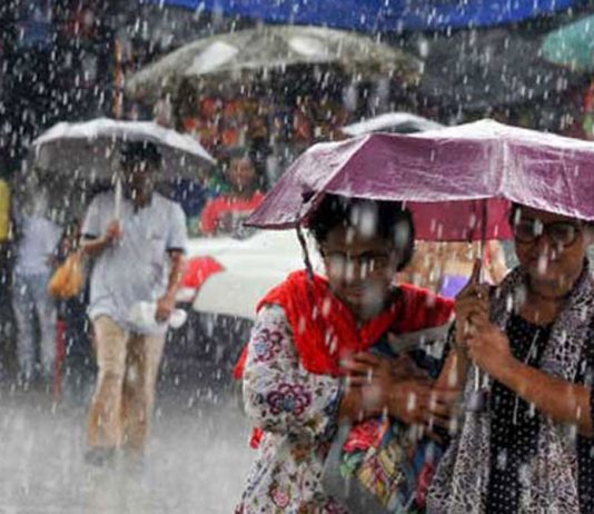 তিন বিভাগে ভারি বর্ষণের শঙ্কা