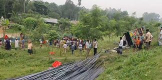 যমুনা সেতুর পূর্বপাড়ে রডবোঝাই ট্রাক উলটে নিহত ১৫