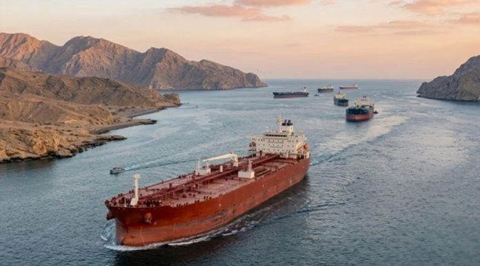 হরমুজ ‘চিরতরে’ বন্ধ ও বাহরাইনকে চরম পরিণতির হুঁশিয়ারি দিল ইরান