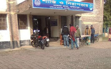 ঝড়ে গাছ পড়া নিয়ে সংঘর্ষে আহত ১২