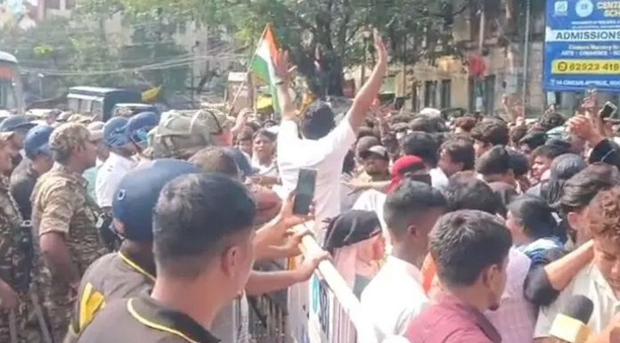 বুলডোজার অভিযানের প্রতিবাদে উত্তাল কলকাতা