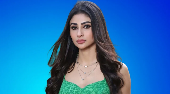 বিচ্ছেদ ঘোষণার পরই কানের লাল গালিচায় হাজির মৌনি রায়