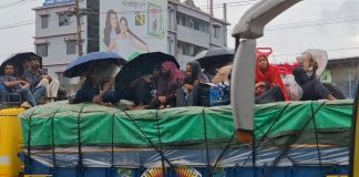 বৃষ্টিতে ঘরমুখো মানুষের চরম ভোগান্তি