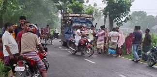 টাঙ্গাইলে দাঁড়িয়ে থাকা ট্রাকের পেছনে আরেক ট্রাকের ধাক্কা, নিহত ৪