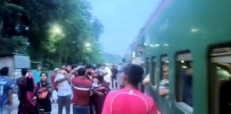 যাত্রীবাহী ট্রেন রেখে উধাও চালক