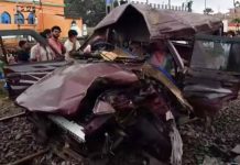 ভারতে স্কুল বাসে ট্রেনের ধাক্কা, ২ শিক্ষার্থীসহ নিহত ৩