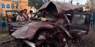 ভারতে স্কুল বাসে ট্রেনের ধাক্কা, ২ শিক্ষার্থীসহ নিহত ৩