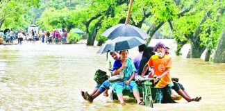 পাহাড়ধসে প্রাণ গেল আরও সাতজনের