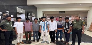 নারী শিক্ষার্থীদের ভিডিও ধারণ, ছয় বহিরাগত আটক