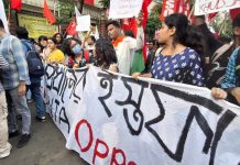 কলকাতার রাজপথে ছাত্রদের ঢল