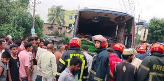 বগুড়ায় সাতসকালে বাসচাপায় ৬ দিনমজুর নিহত