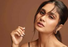কাপড় খুলে ব্লেড হাতে অভিনেত্রীর হামলা, অতঃপর…