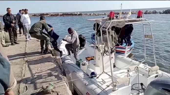 boat-sinks-6a8915435b344