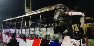 ময়মনসিংহে দাঁড়িয়ে থাকা বাসে আগুন
