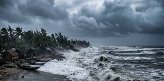 নিম্নচাপে উত্তাল সাগর, সমুদ্রবন্দরে ৩ নম্বর সতর্কসংকেত
