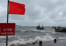 সাগরে গভীর নিম্নচাপ, সমুদ্রবন্দরে সতর্কসংকেত বহাল