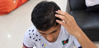 মাথা ফাটলেও শেষ পর্যন্ত লড়াই করলেন বাংলাদেশি বক্সার সেলিম