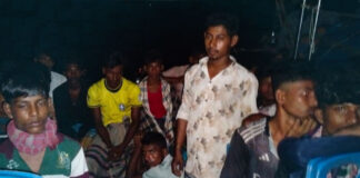 নিষেধাজ্ঞা অমান্য করে ইলিশ ধরায় ৩৪ জেলে আটক